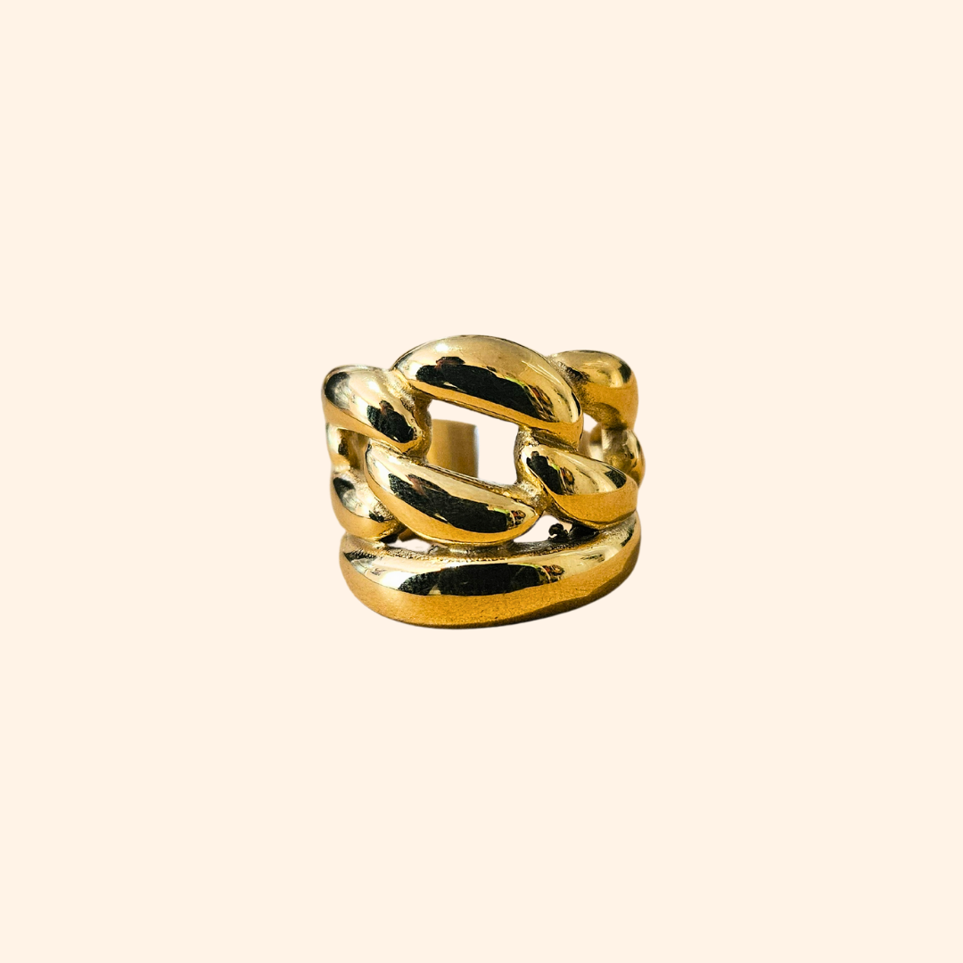 Indulge in the charm of luxury with the Roots Jewellery Chunky Chain Gold Ring, meticulously crafted against a simple backdrop.